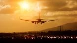 airliner landing in Cape Town