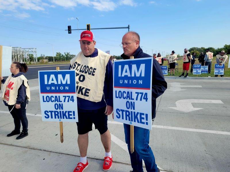 Textron machinists strike